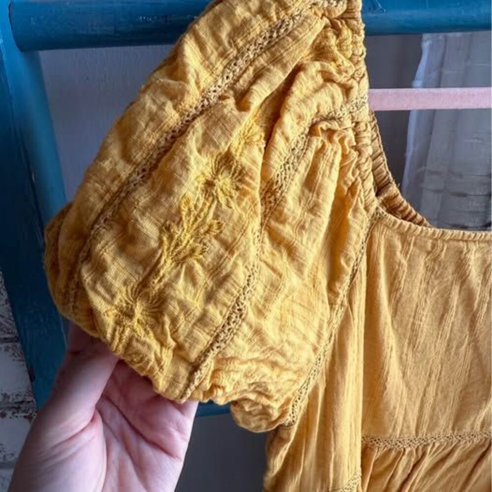 American Eagle golden yellow floral embroidered puff sleeve